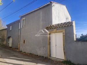 A Saint-Hilaire-De-Brethmas maison avec deux appartements  garage et jardin