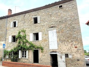 Maison de 81 m² ( agrandissements possibles) et petites dépendances sur terrain clos de 30