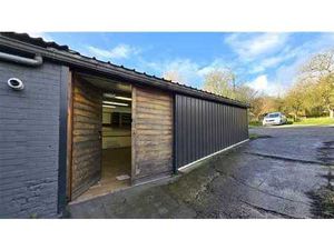 Superbe atelier fraichement rénové