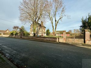 MEHARICOURT - MAISON DE MAITRE - 4 CHAMBRES - 1 BUREAU - CAV