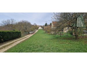 77 - Terrain constructible proche Longueville