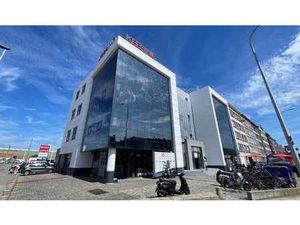 Bureaux rénovés à louer en emplacement visible à Deurne