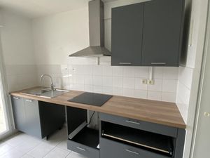 AVRILLE : Appartement à louer avec terrasse et jardin