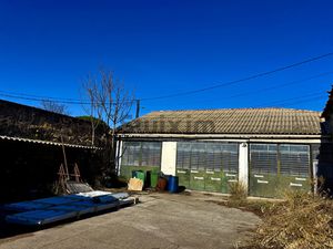 Rare sur Nîmes  Mûrs commerciaux de 92 m2