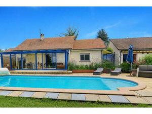 Maison de 8 pièces de 273 m² située à Perpezac-le-Noir