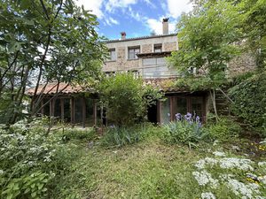 À Vendre Mas avec Piscine  Écuries et Deux Bâtisses sur Te