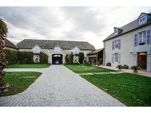 Vente maison 7 pièces  240.00m²  Andoins