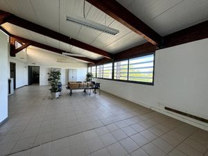 Vente locaux professionnels 5 pièces 162.72 m² à Capesterre Belle Eau (97130)  239 000 €