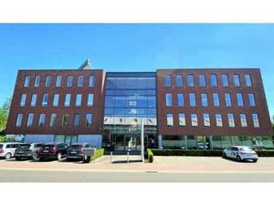 Bureau classé à louer près de la sortie E17 à Zele