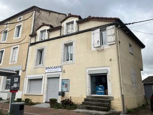 Vente immeuble à Piégut-Pluviers (24360)  135 000 €