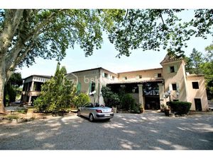 Vente locaux professionnels à Manosque (04100)  2 800 000 €