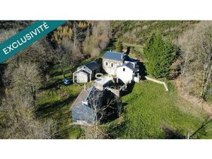 Maison avec dépendances sur terrain de 3 2 ha