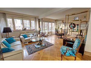 Appartement bourgeois 5 pièces de 105 m² . Balcon . Cave