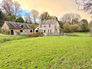 Maison en pierre avec 2 5 hectares de terrain - Saint-Sauveur-Villages