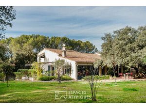 Propriété de charme dans un environnement boisé avec piscine et maison d'hôtes