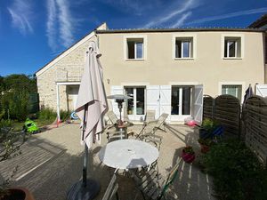 MAISON PROCHE COMMERCES