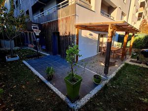 Location meublée appartement 5 pièces 90 m² à Nanterre (92000)  2 250 €