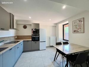 Maison meublée 3 chambres avec jardin à lamure s/ azergues