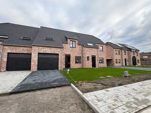 Nieuwbouwwoning met 4 slaapkamers + garage