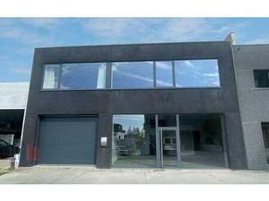 240 m² kantoor/handelsruimte met tal van mogelijkheden in...