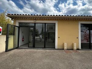 Location locaux professionnels à Vallon-Pont-d'Arc (07150)  730 €