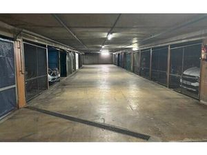 Location stationnement  m² T- à Paris 9  173 €