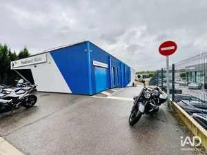 Location locaux professionnels 800 m² à Chambourcy (78240)  26 076 €