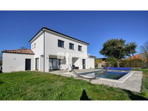 Superbe villa d'architecte avec piscine à vendre à Couffouleux