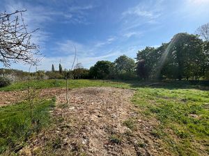 Terrain constructible situé à Pers En Gatinais 2085 m2