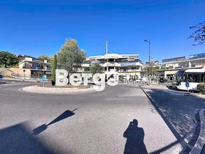 Location locaux professionnels 100 m² à Grasse (06130)  2 000 €