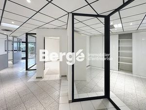 Location locaux professionnels 144 m² à Mouans-Sartoux (06370)  1 620 €