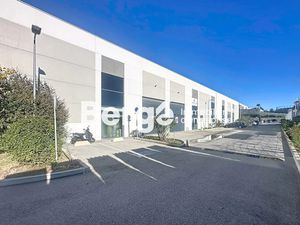 Location locaux professionnels 612 m² à Mougins (06250)  6 630 €