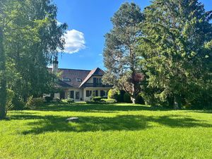 Location meublée maison 7 pièces 225 m² à Divonne-les-Bains (01220)  3 900 €