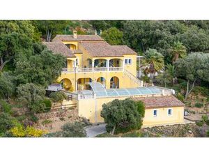 Villa provençale à vendre dans le domaine du golf à Sainte-Maxime