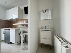 STUDIO MEUBLE-PROCHE BOULEVARD MONTAIGNE-LA2215