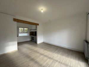 Maison rénovée avec garage et jardin