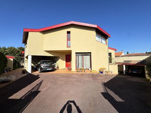 Maison T7 avec 283 M2 de surface utile avec Piscine et dépen