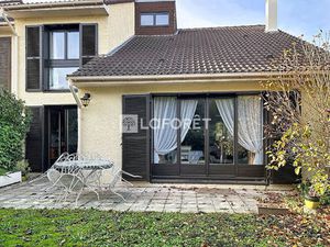 Montesson Centre - maison familiale avec jardin et beaux volumes