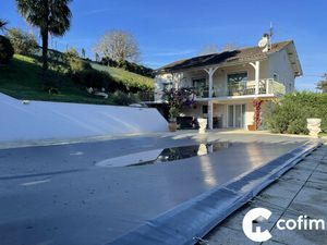 Maison familiale rénovée avec piscine