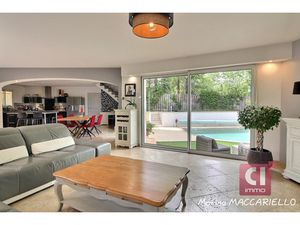 Maison 175m2  FORCALQUEIRET 4 chambres + dépendance + garage