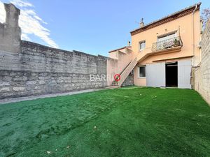 ARGELES SUR MER  maison au centre du village avec jardin et gara