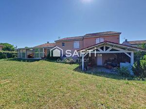 Villa moderne avec jardin et piscine