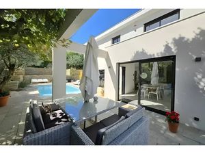 MAISON CONTEMPORAINE AVEC PISCINE - GARAGE - QUARTIER DES ME