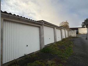 Location Garage box et parking à Cholet (49300) : à louer / 13m² Cholet