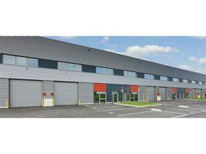 Location local d'activités LE THILLAY 720 m²