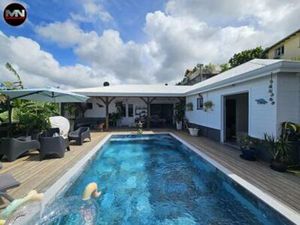 A VENDRE - VILLA CREOLE T5 AVEC VUE MER - PISCINE ET TERRAIN  Martinique