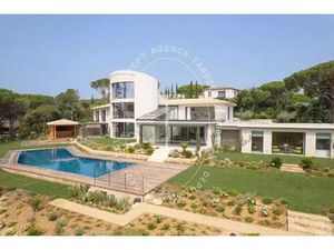 Villa d'Exception avec Vue Panoramique sur la Mer