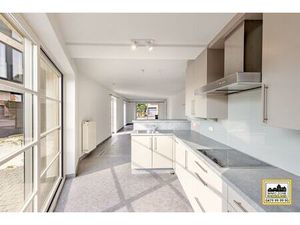 Prachtig gelijkvloers appt met 2 tot 3 slpks en leuke tuin