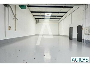 A LOUER - Entrepôts rénovés de 1764m²m² avec bureaux en R+1 à Bonneuil sur Marne dans le p