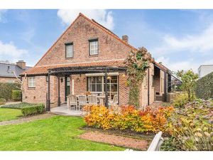 RUIME  INSTAPKLARE EN ENERGETISCH AANGEPASTE WONING VOORZIEN VAN 15 ZONNEPANELEN EN ZONNEB